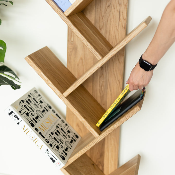 VESKOR Libreria in legno massiccio con ripiani inclinati Mobili nordici moderni