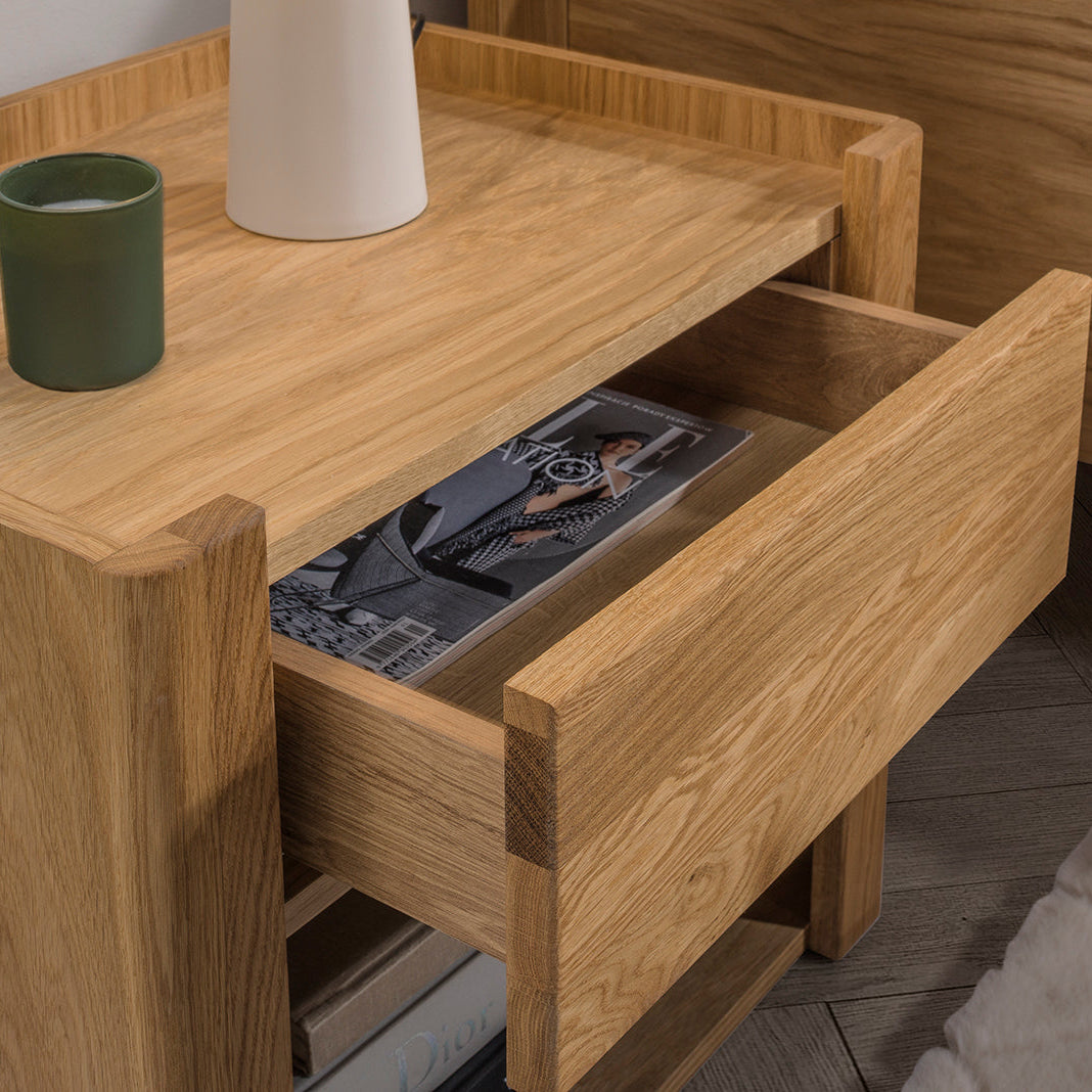 Comodino VESKOR in rovere massiccio LISBOA 79
