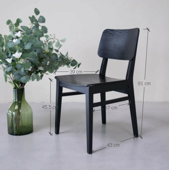 VESKOR Confezione di sedie da pranzo in rovere massiccio nero della collezione Dania Mobili nordici dal design moderno Mobel.Store
