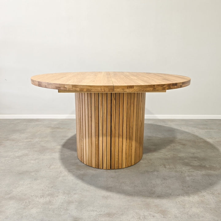 VESKOR Tavolo da pranzo rotondo allungabile in rovere massiccio ROMA 135-235 x 135 x 75 cm.