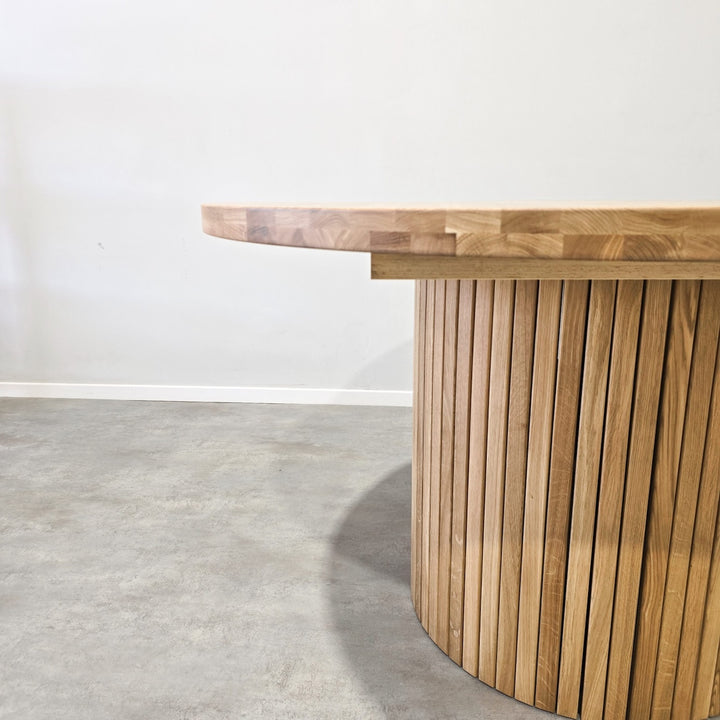 VESKOR Tavolo da pranzo rotondo allungabile in rovere massiccio ROMA 135-235 x 135 x 75 cm.