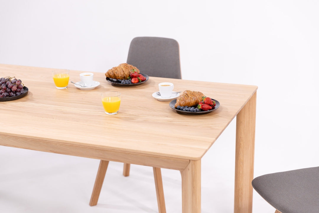 Tavolo da pranzo fisso in legno massiccio DITA | KARPIS